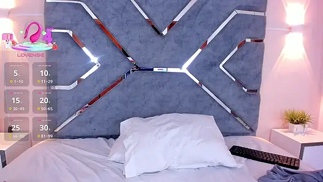 Snapshot of LucciaPorter chatting on November 7, 2025, 9:59 pm LucciaPorter online show from November 7, 2025, 9:59 pm