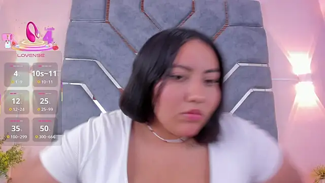 Snapshot of LucciaPorter chatting on November 28, 2025, 9:17 pm LucciaPorter online show from November 28, 2025, 9:17 pm