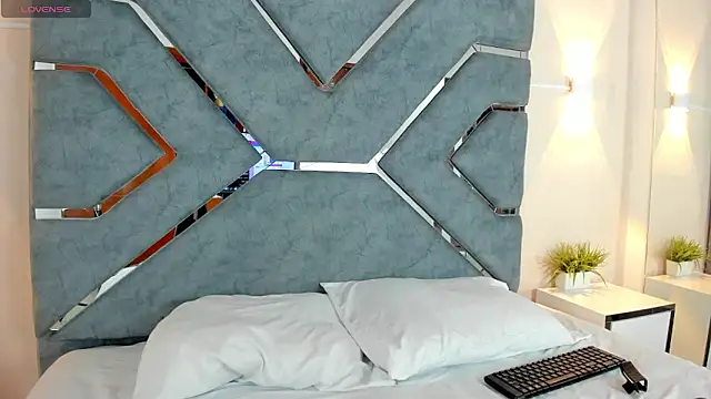 Snapshot of LucciaPorter chatting on December 15, 2025, 9:08 pm LucciaPorter online show from December 15, 2025, 9:08 pm