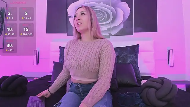 isabella simons online show from November 21, 2025, 2:32 am