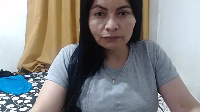 Snapshot of Janna099 chatting on October 14, 2025, 11:05 pm Janna099 online show from October 14, 2025, 11:05 pm