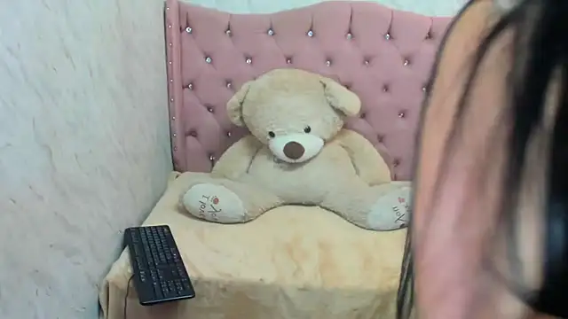 XSmaggiiee online show from January 4, 2025, 5:05 am