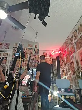 luvs2cumm69 online show from November 1, 2025, 12:51 pm