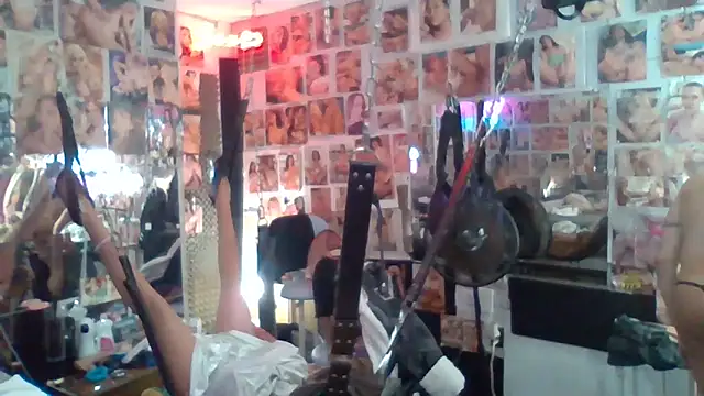 Snapshot of luvs2cumm69 chatting on May 12, 2026, 8:00 am luvs2cumm69 online show from May 12, 2026, 8:00 am