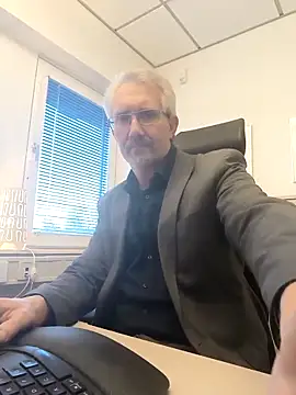 Snapshot of tom-swede chatting on March 25, 2026, 4:02 pm tom-swede online show from March 25, 2026, 4:02 pm