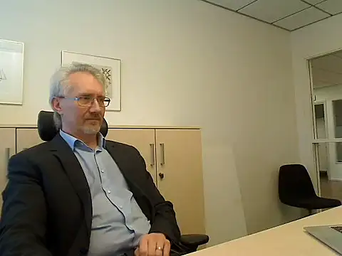 Snapshot of tom-swede chatting on April 13, 2026, 3:28 pm tom-swede online show from April 13, 2026, 3:28 pm