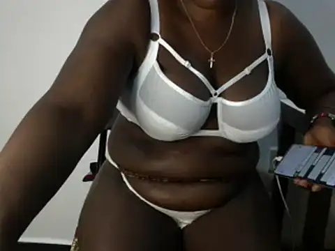Snapshot of Nevvy_Pretty chatting on February 16, 2025, 3:37 am Nevvy Pretty online show from February 16, 2025, 3:37 am