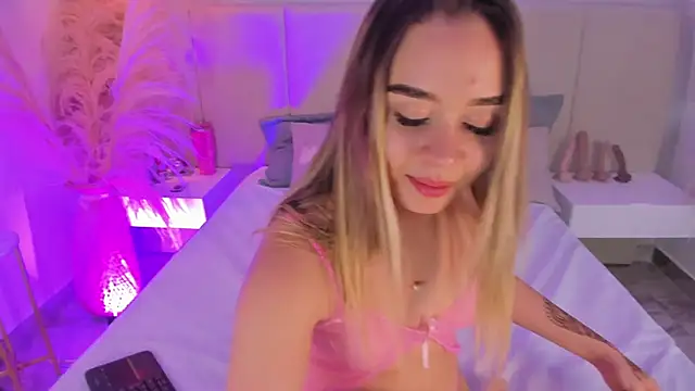 Snapshot of sofia_pamela chatting on March 22, 2025, 7:42 pm sofia pamela online show from March 22, 2025, 7:42 pm
