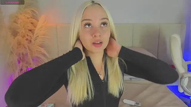 Snapshot of sofia_pamela chatting on September 23, 2025, 6:55 pm sofia pamela online show from September 23, 2025, 6:55 pm