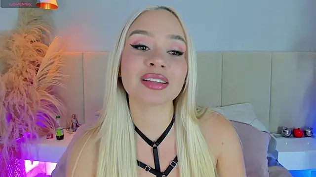 Snapshot of sofia_pamela chatting on September 24, 2025, 7:17 pm sofia pamela online show from September 24, 2025, 7:17 pm