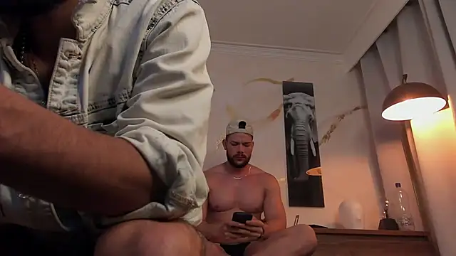 Snapshot of enzo_herrera01 chatting on December 16, 2025, 1:43 am enzo herrera01 online show from December 16, 2025, 1:43 am