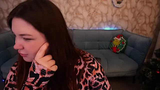 Snapshot of RosieMoons chatting on December 16, 2025, 8:14 pm RosieMoons online show from December 16, 2025, 8:14 pm