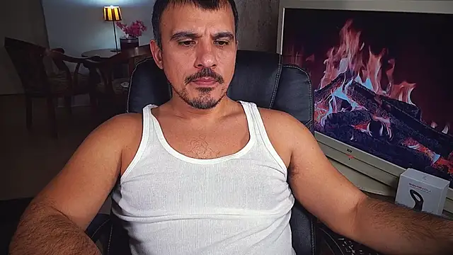 officeman7 online show from December 1, 2024, 4:51 pm