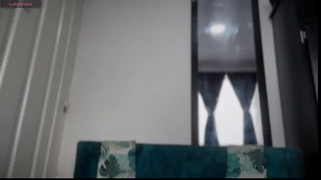 sexy blacks  online show from October 30, 2025, 1:34 pm