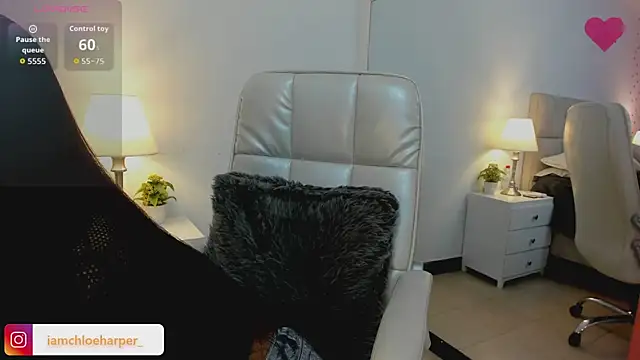 ChloeHarper  online show from November 8, 2025, 11:43 am