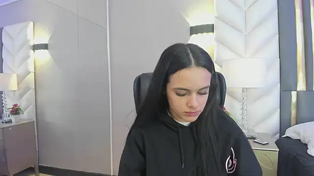 ChloeHarper  online show from March 27, 2026, 11:43 am