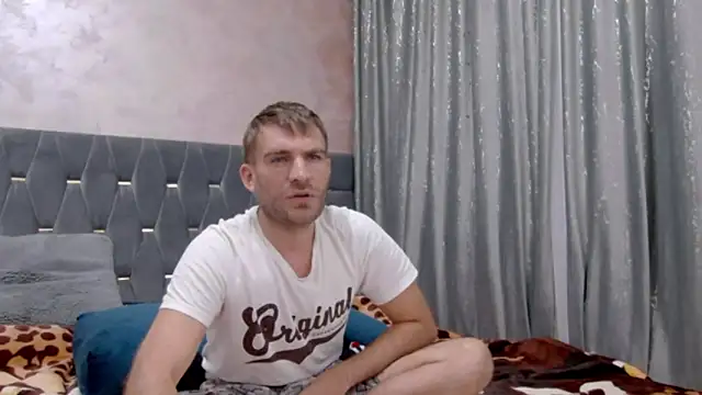 Snapshot of 10in_deluxe chatting on October 9, 2025, 8:12 am 10in deluxe online show from October 9, 2025, 8:12 am