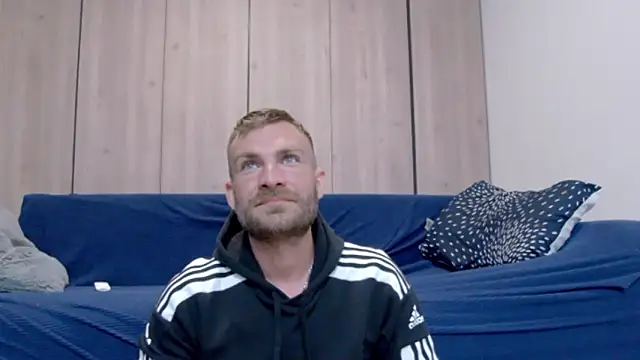 Snapshot of 10in_deluxe chatting on October 18, 2025, 6:52 pm 10in deluxe online show from October 18, 2025, 6:52 pm