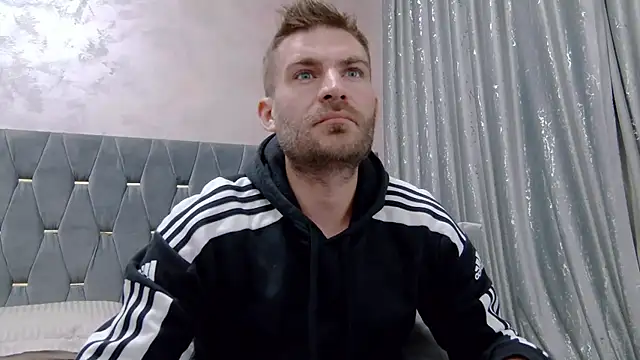 Snapshot of 10in_deluxe chatting on December 15, 2025, 7:12 am 10in deluxe online show from December 15, 2025, 7:12 am