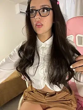 Snapshot of violet-333 chatting on November 7, 2025, 5:57 pm violet-333 online show from November 7, 2025, 5:57 pm