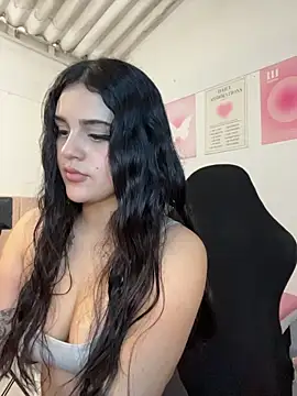 violet-333 online show from June 13, 2026, 5:55 pm
