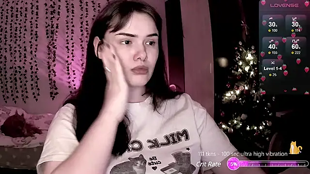 Snapshot of strawberry_elfcat chatting on December 19, 2024, 11:35 pm strawberry elfcat online show from December 19, 2024, 11:35 pm