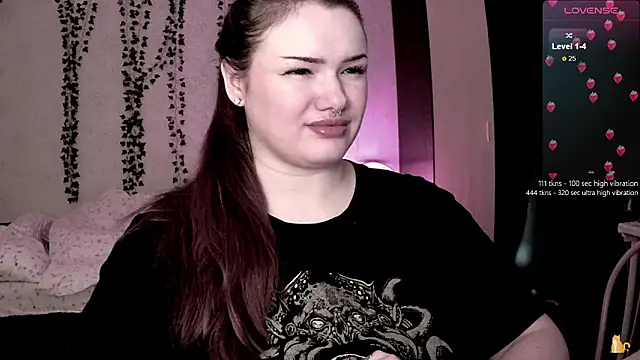 Snapshot of strawberry_elfcat chatting on October 28, 2025, 8:29 am strawberry elfcat online show from October 28, 2025, 8:29 am