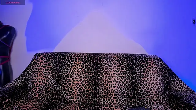 irregular fetish  online show from November 24, 2025, 11:37 pm