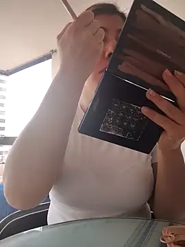 scarlett moore online show from October 13, 2025, 1:22 pm