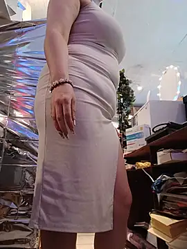 Mia Novikov online show from May 25, 2026, 6:14 pm