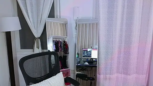 Snapshot of Tawny_cox chatting on June 25, 2026, 8:24 pm Tawny cox online show from June 25, 2026, 8:24 pm