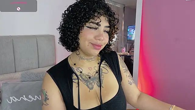 Snapshot of foxxy-lov3 chatting on November 18, 2025, 12:53 pm foxxy-lov3 online show from November 18, 2025, 12:53 pm