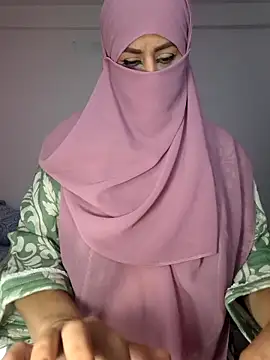 amiraferraz online show from November 2, 2025, 4:09 pm