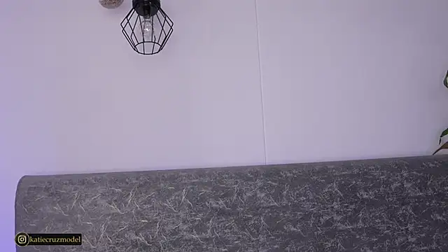 katie cruz online show from December 20, 2025, 10:33 am