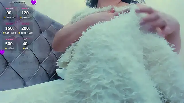 Snapshot of HinaJeen chatting on December 19, 2024, 7:07 am HinaJeen online show from December 19, 2024, 7:07 am