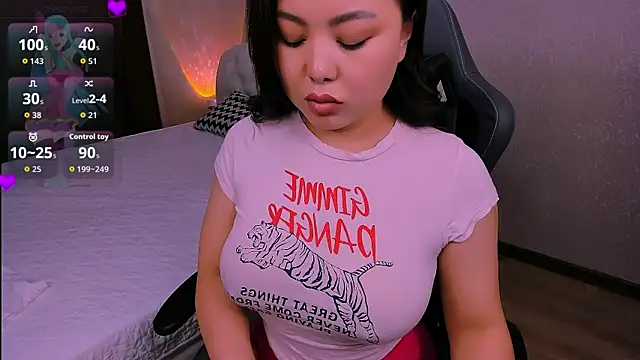 Snapshot of HinaJeen chatting on December 5, 2025, 9:18 am HinaJeen online show from December 5, 2025, 9:18 am