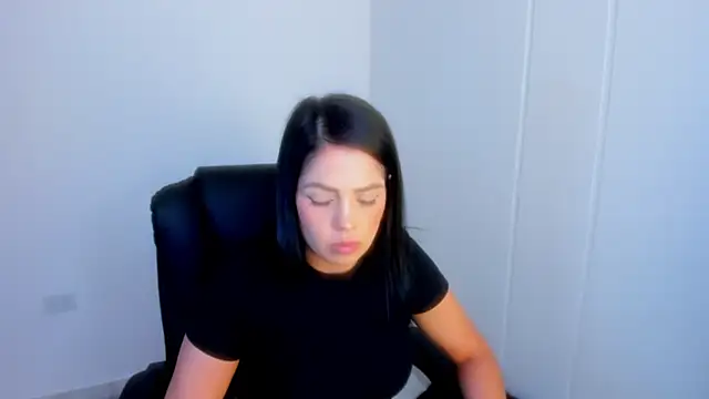 Snapshot of dominique21_ chatting on February 27, 2026, 11:16 pm dominique21 online show from February 27, 2026, 11:16 pm