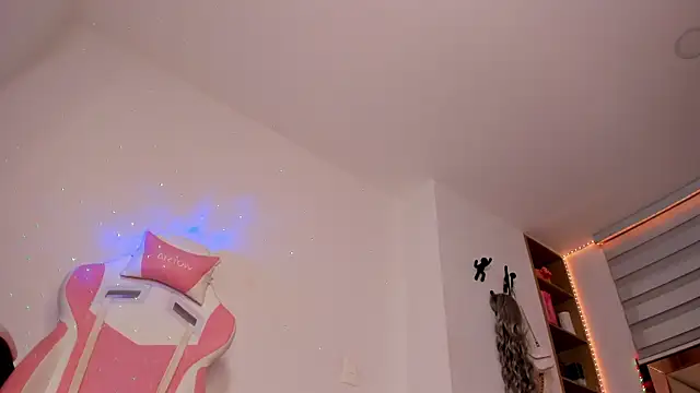 andreafernandz online show from July 17, 2026, 3:02 am
