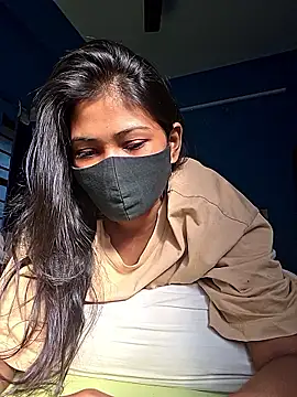 Snapshot of Triha_18 chatting on November 11, 2025, 9:20 am Triha 18 online show from November 11, 2025, 9:20 am