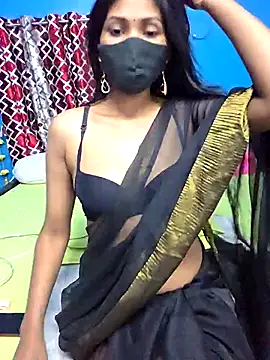 Snapshot of Triha_18 chatting on November 15, 2025, 6:59 pm Triha 18 online show from November 15, 2025, 6:59 pm