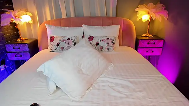 Snapshot of AmedeeaBanks chatting on November 17, 2025, 8:58 pm AmedeeaBanks online show from November 17, 2025, 8:58 pm