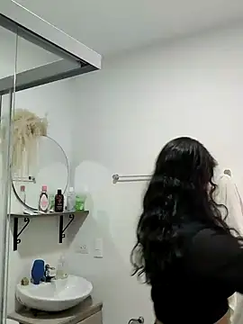 Snapshot of Lia_Hurley chatting on December 14, 2024, 5:14 pm Lia Hurley online show from December 14, 2024, 5:14 pm