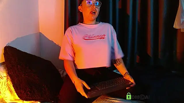 Hot Candy  online show from September 18, 2025, 2:13 am