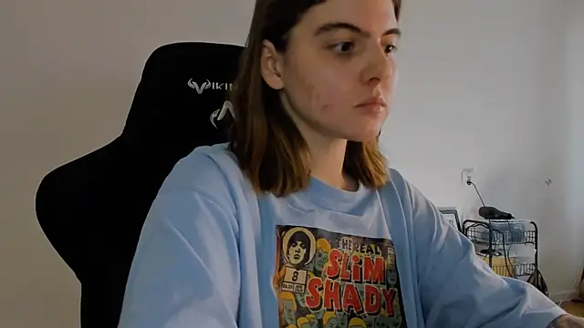 emmamurrr online show from December 13, 2024, 11:55 am