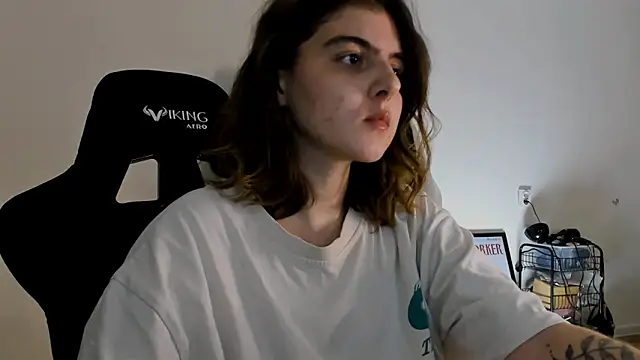 emmamurrr online show from December 23, 2024, 7:20 pm