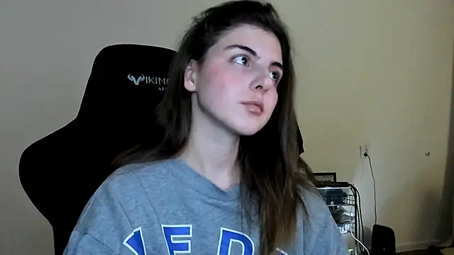 emmamurrr online show from November 12, 2025, 2:50 pm