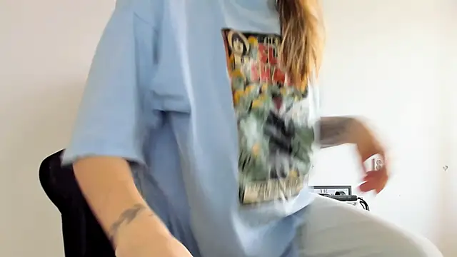 emmamurrr online show from December 14, 2025, 10:31 am