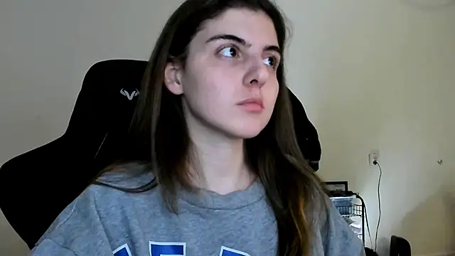 emmamurrr online show from December 21, 2025, 8:49 pm