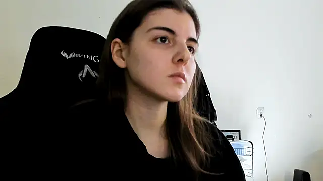 emmamurrr online show from February 4, 2026, 2:34 pm