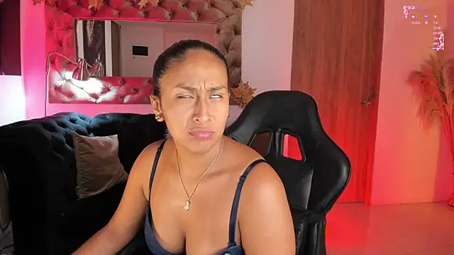 Snapshot of AmelyaMann chatting on April 30, 2026, 12:44 pm AmelyaMann online show from April 30, 2026, 12:44 pm